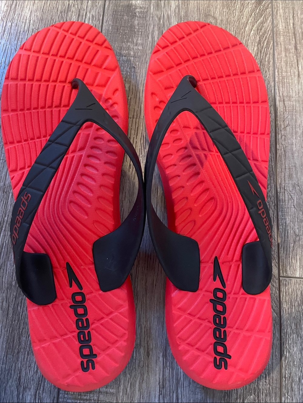 Speedo Men’s Red and Black Textured Foam Flip-Flops size 13